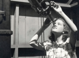 Vera Rubin นักดาราศาสตร์สตรี ผู้วัดความเร็วในการหมุนรอบตัวเองของกาแล็กซีเป็นคนแรก