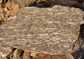 หินไนส์ (gneiss) รูปภาพ 1