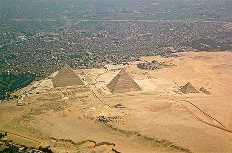 ภาพถ่ายมหาพีระมิดแห่งกีซา (The Great Pyramid of Giza) จากทางอากาศ