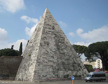 พีระมิดแห่ง Cestius (Pyramid of cestius)